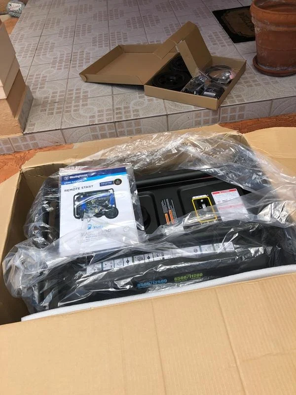 La planta al abrir la caja, con su manual, foto real